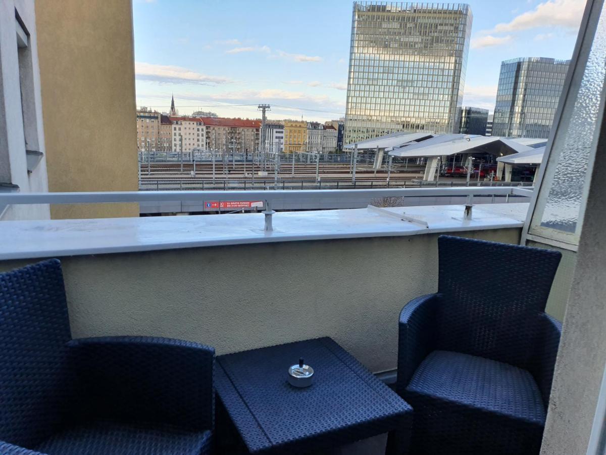 Smarte Dachgeschosswohnung Mit 2 Terrassen Direkt Am Hauptbahnhof Vienna Luaran gambar