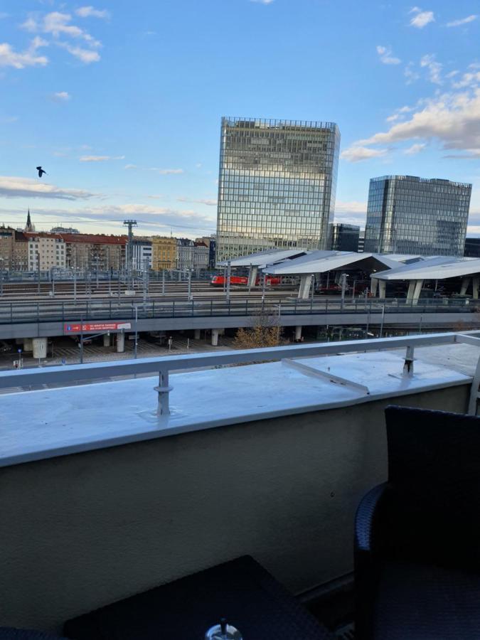 Smarte Dachgeschosswohnung Mit 2 Terrassen Direkt Am Hauptbahnhof Vienna Luaran gambar